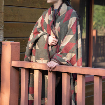 PuTian Merino Wool Blanket christmas-colors adds festive style and warmth.