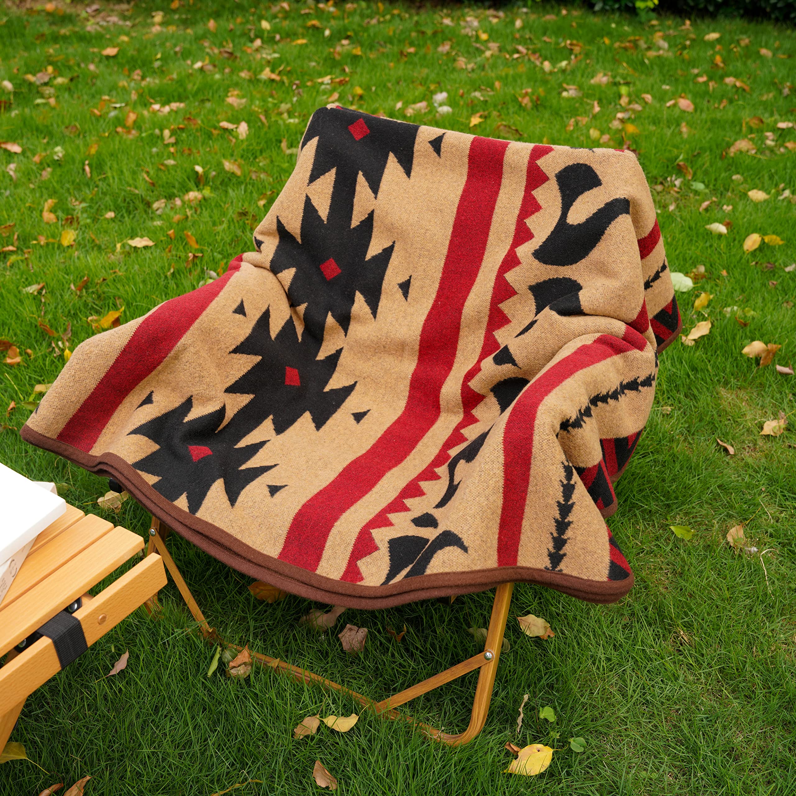 PuTian Merino Wool Blanket warmth close-up highlights plush fibers for cozy evenings.