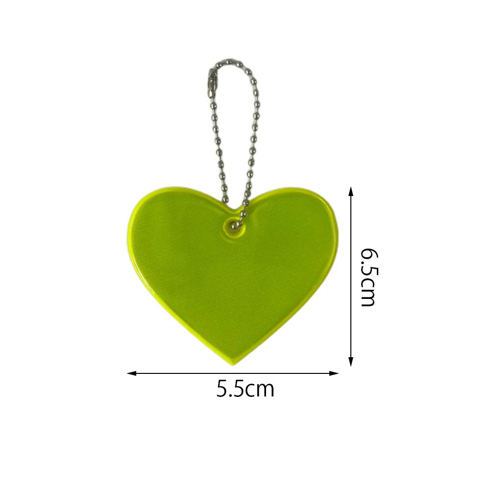 PUZOU love heart pendant reflector close-up with bright sheen.