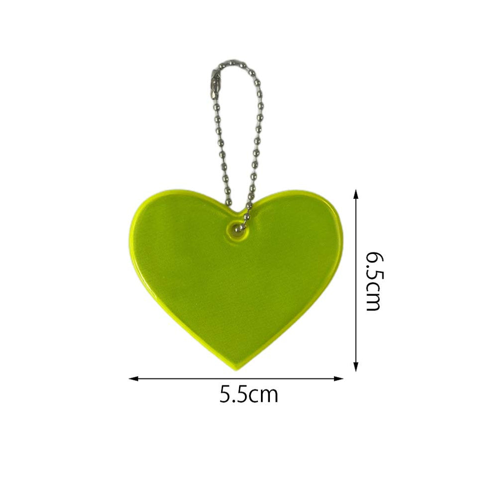 PUZOU love heart pendant reflector close-up with bright sheen.