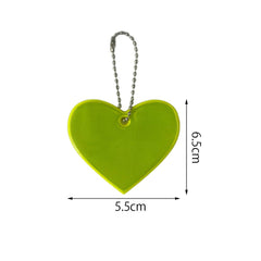 PUZOU love heart pendant reflector close-up with bright sheen.