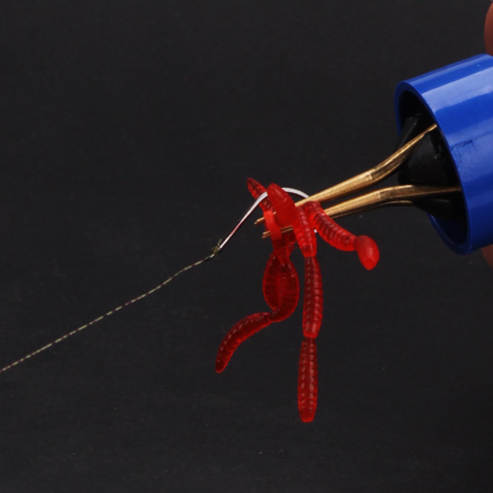 QIEIEI Pellets Bander Tool keeps maggots secure, reducing tangles at the hook.