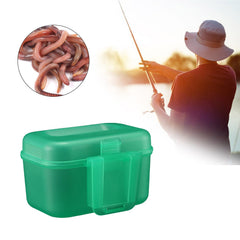 Staggered grooves on the container to prevent bait escape