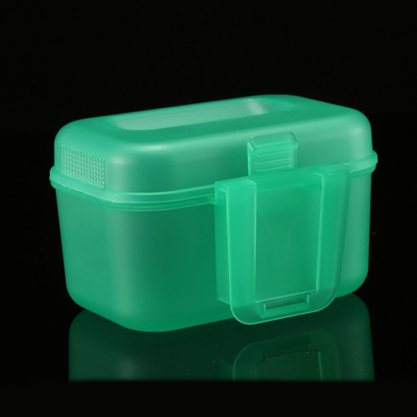 Compact design of the live baits holder fits in fishing kit