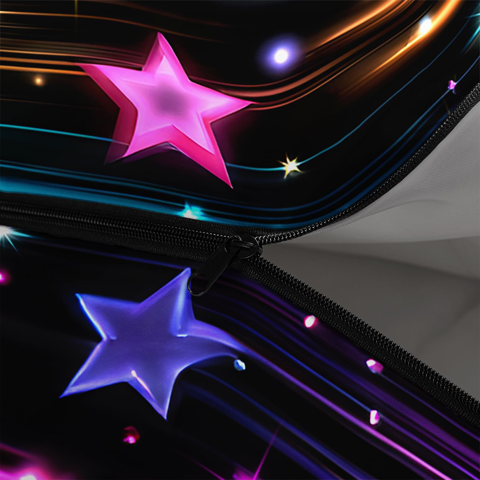 QOOMO Color Star bag uses lightweight microfiber fill for warmth without bulk.