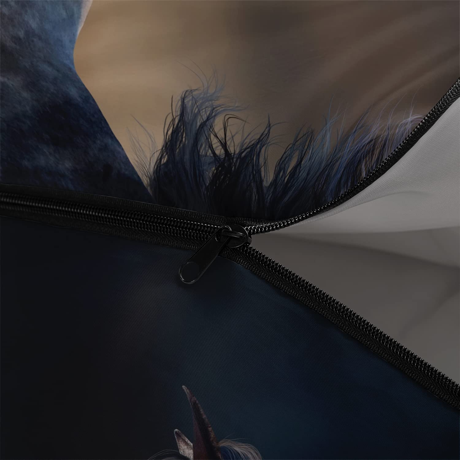 QOOMO horse-printed sleeping bag waterproof outer fabric resists damp conditions