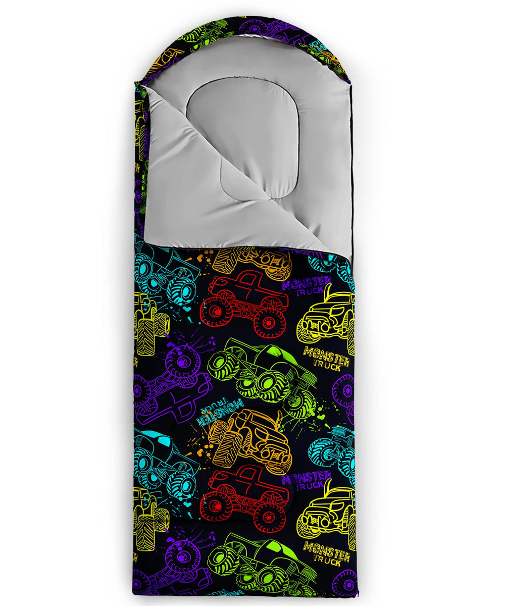QOOMO truck-printed camping bag size label showcases 31x90 inch dimensions.