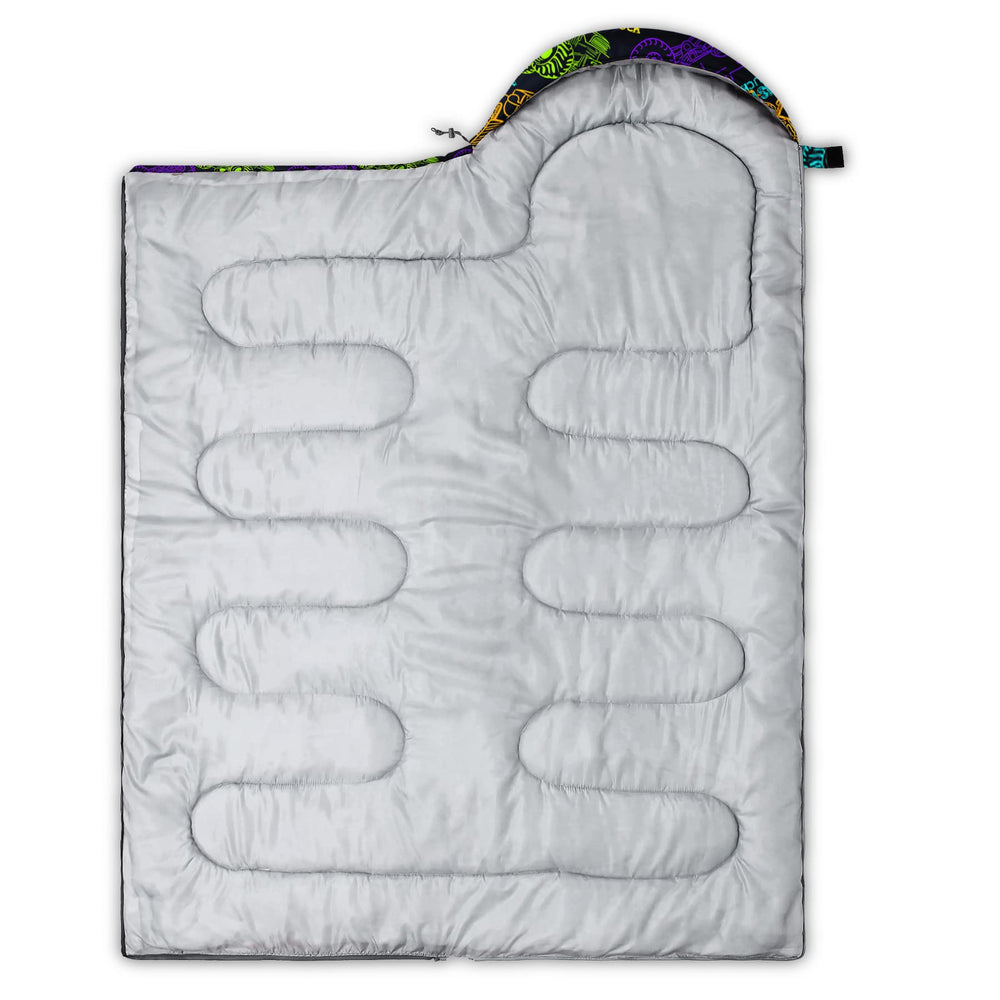 QOOMO truck-printed sleeping bag temperature range graphic illustrates three-season use.