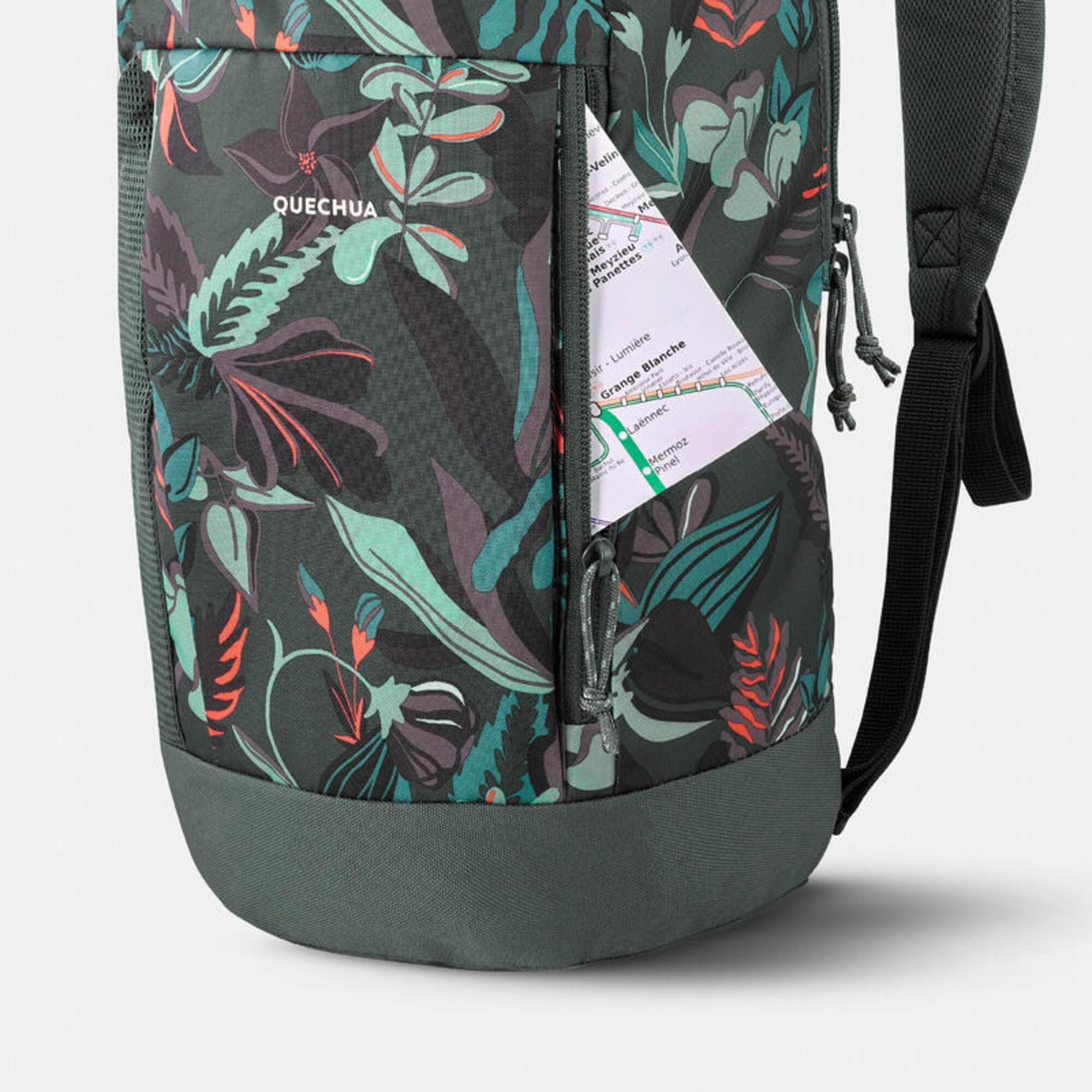 Quechua NH100 padded shoulder strap close-up, comfortable carry