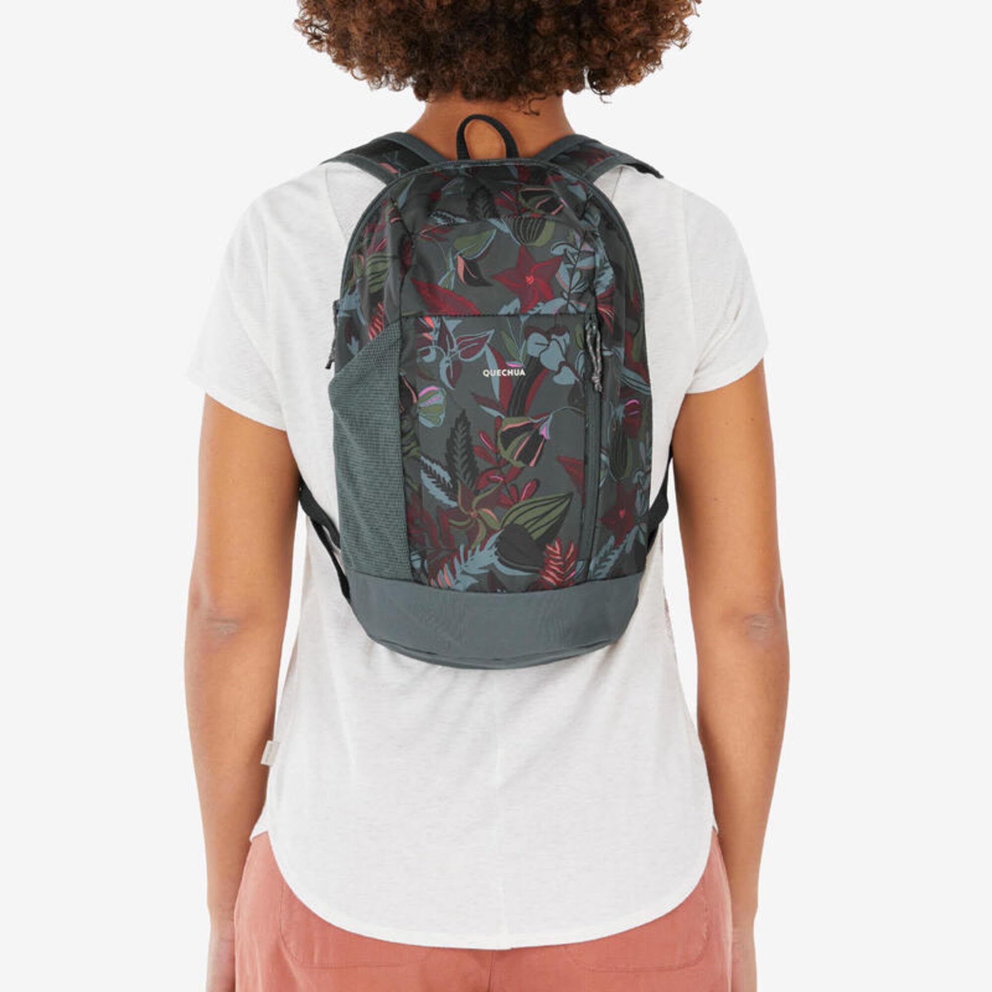 Quechua NH100 side pocket with water bottle, convenient hydration on the go