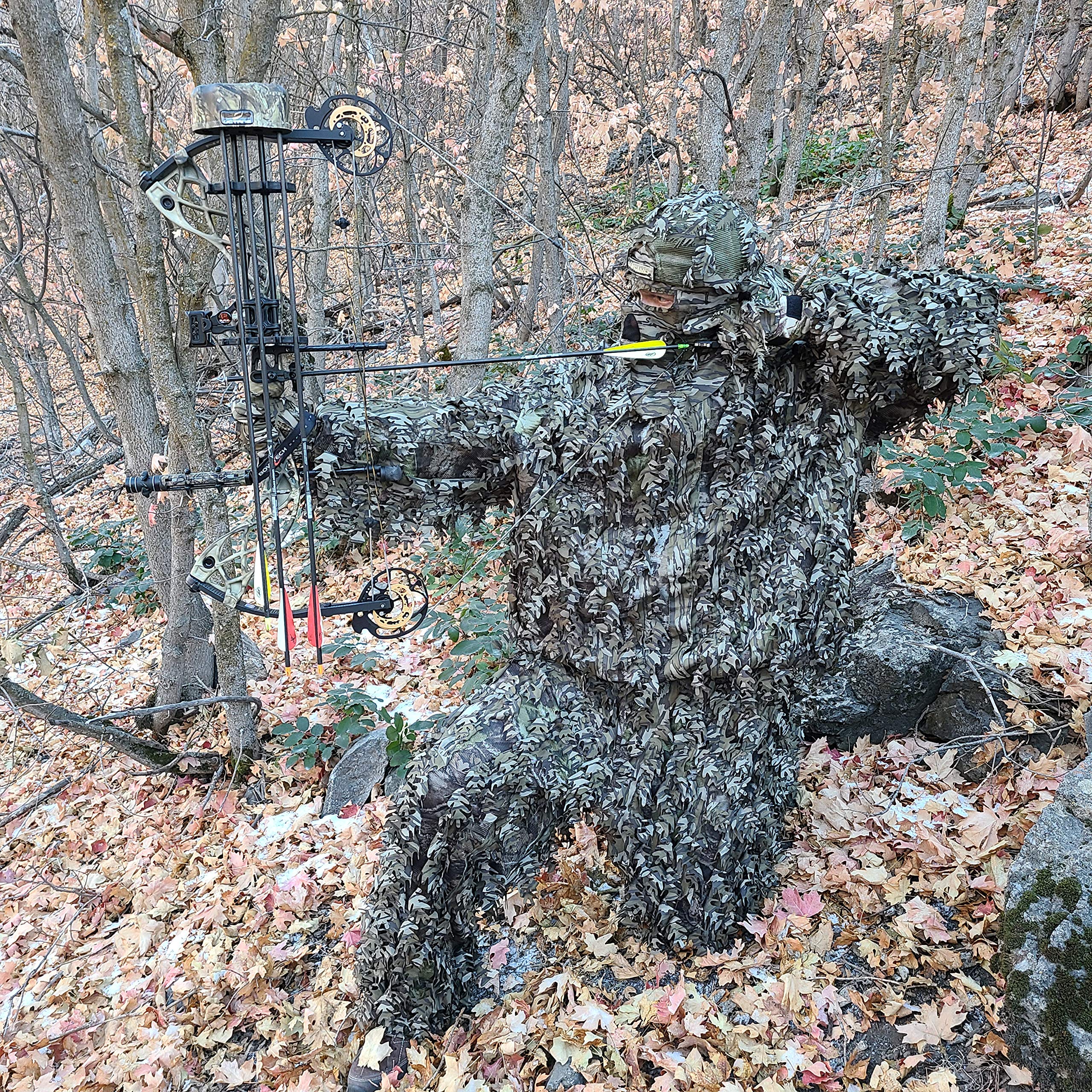 QuikCamo Mossy Oak Break-Up face mask eyewear compatibility for fog-free vision.