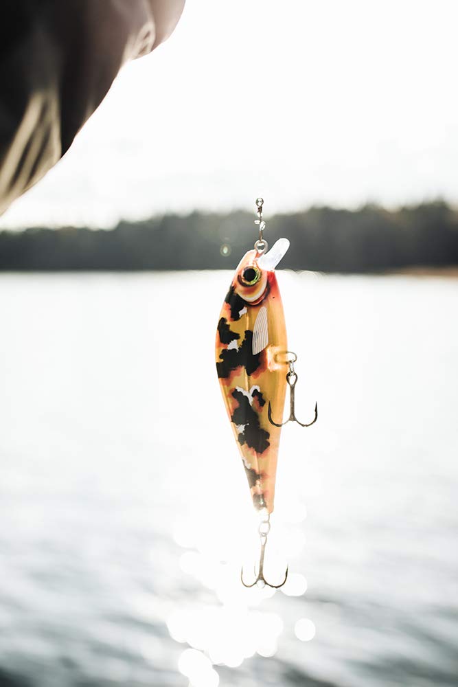 Rapala Super Shadow Rap olive green, action shot showing on‑the‑spot dancing lure movement.