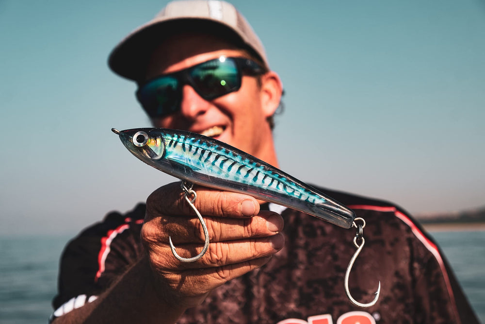 Rapala X-Rap Magnum Stick 17 HD Silver Blue Mackerel, hardware close-up shows corrosion-resistant components.