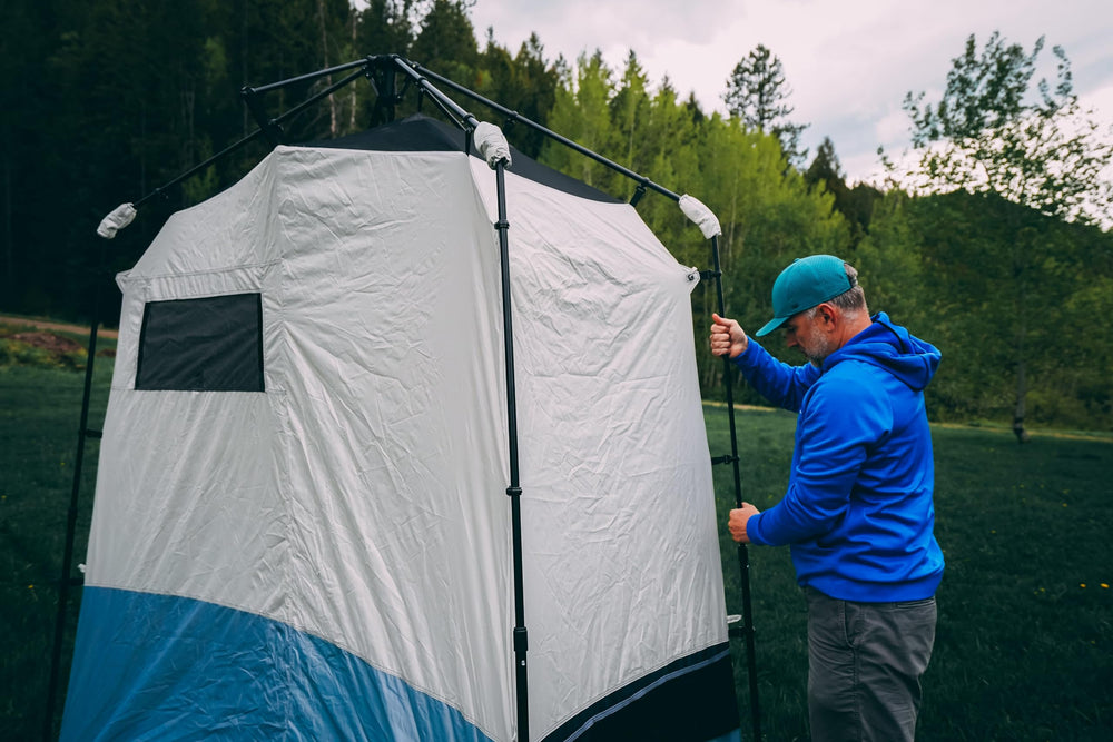 RAPIDSHELTER Caddis Rapid pockets organize gear inside and outside for convenient setup.