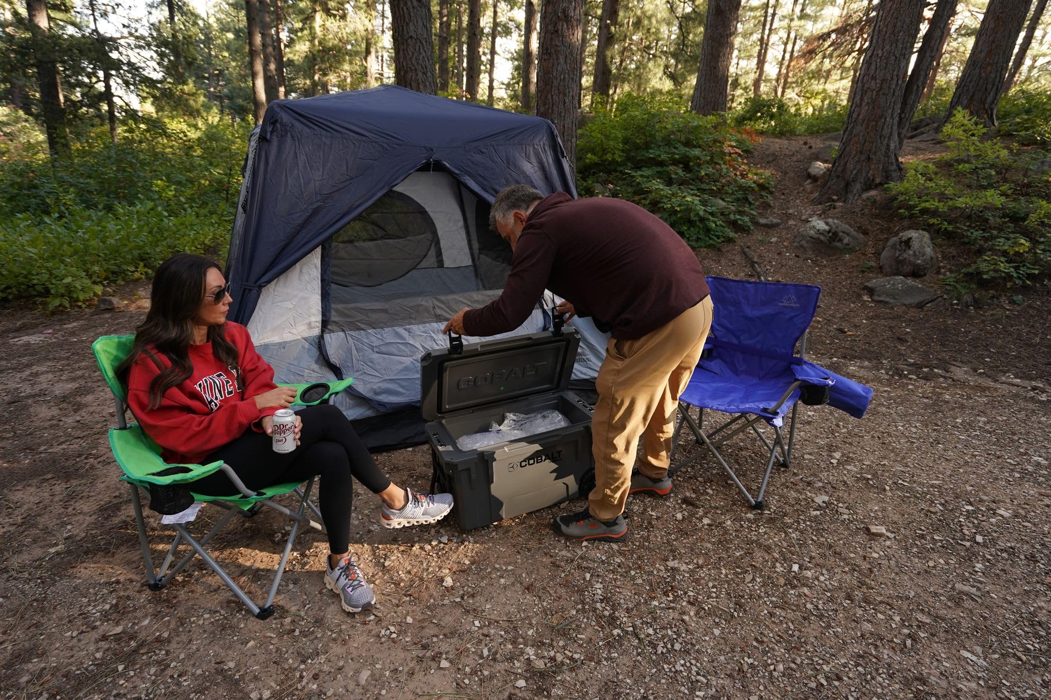 RAPIDSHELTER Caddis Rapid4 ventilation windows promote airflow for a cooler night.
