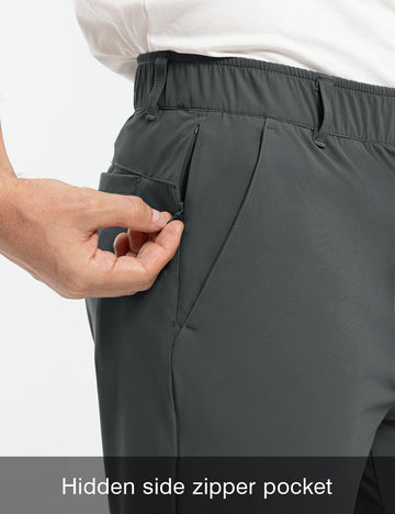 Rdruko elastic waist shorts emphasize comfortable, flexible fit during activity.