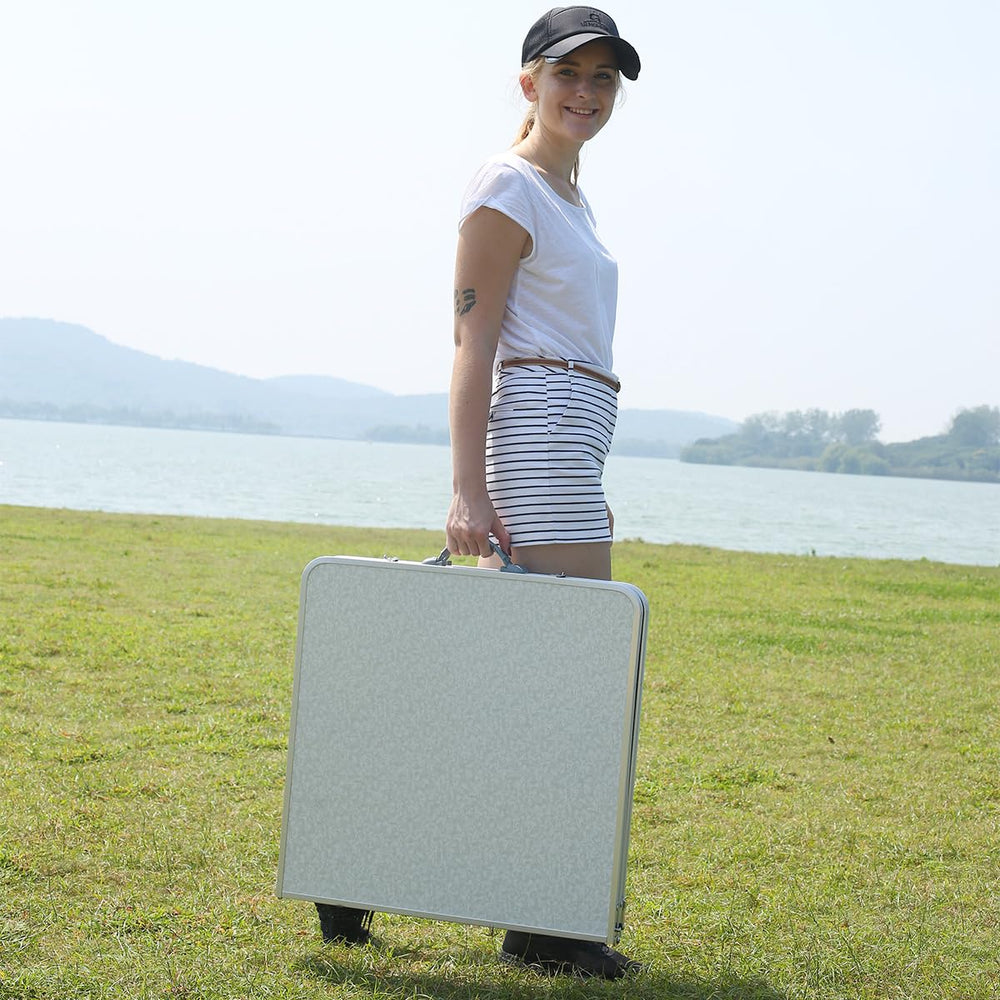 REDCAMP beach-use-table: lightweight surface for meals by the shore