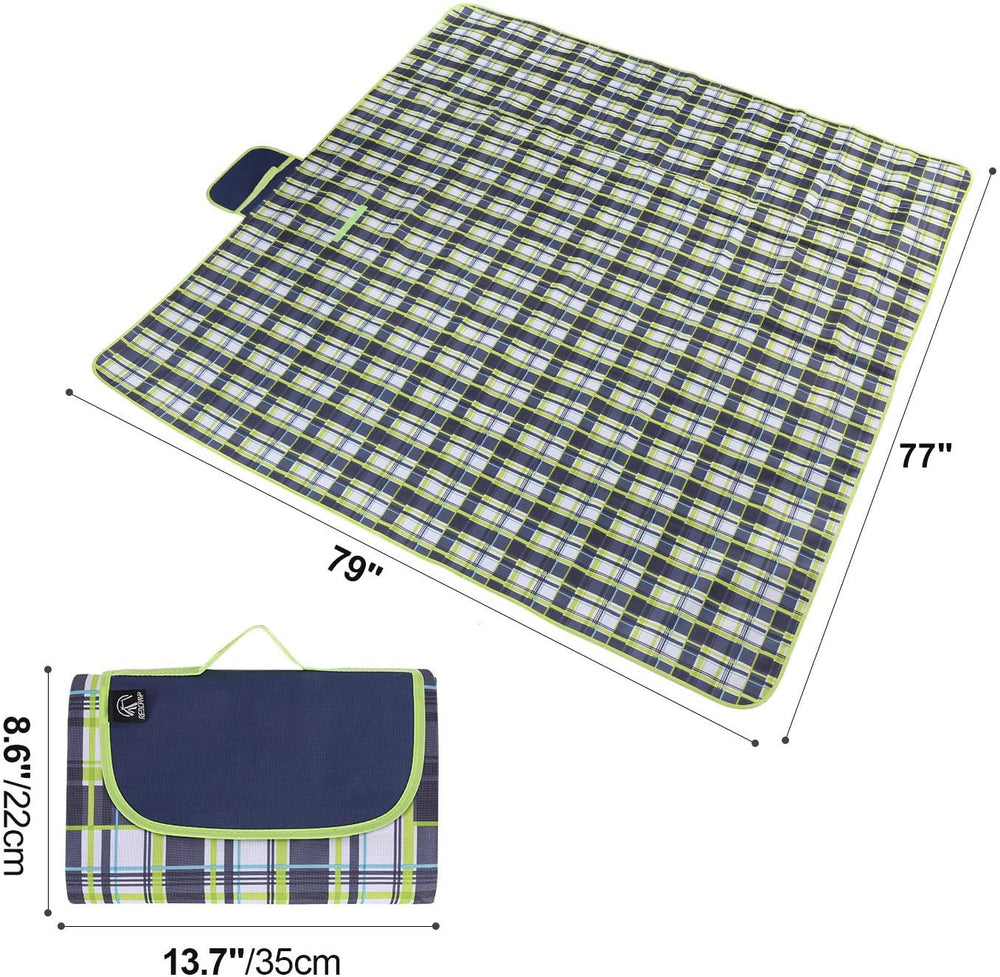REDCAMP blanket with waterproof bottom protects against damp grass and sand