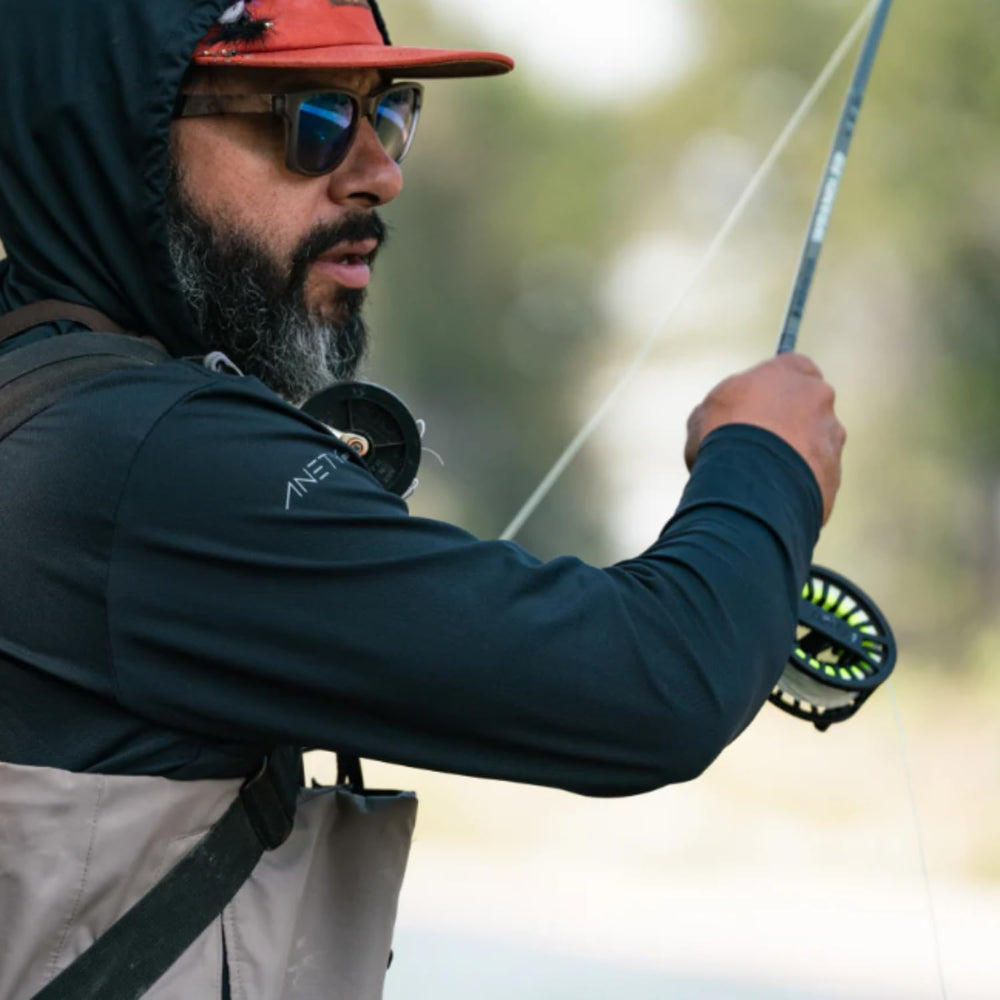 Redington Wrangler cork handle 6wt highlights comfortable grip for longer sessions.