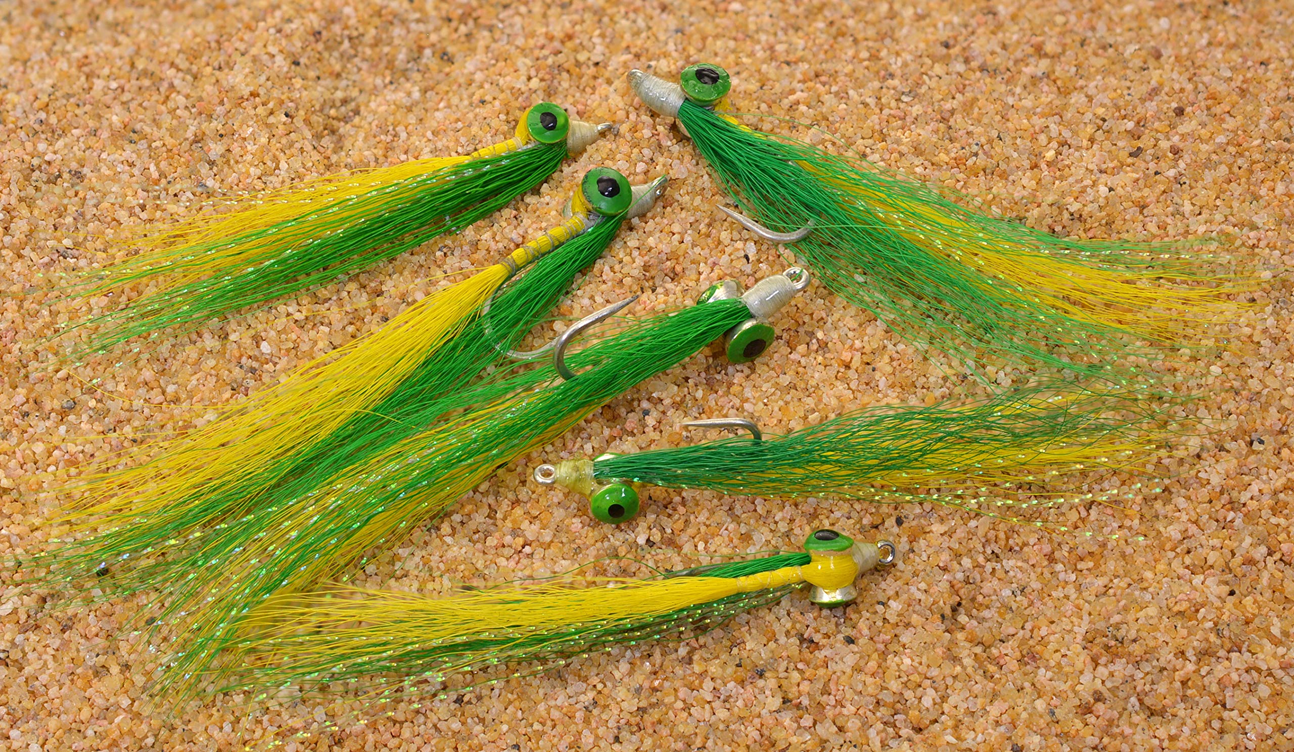 Region Fishing Crystal Clouser Minnow with flash to attract predators.