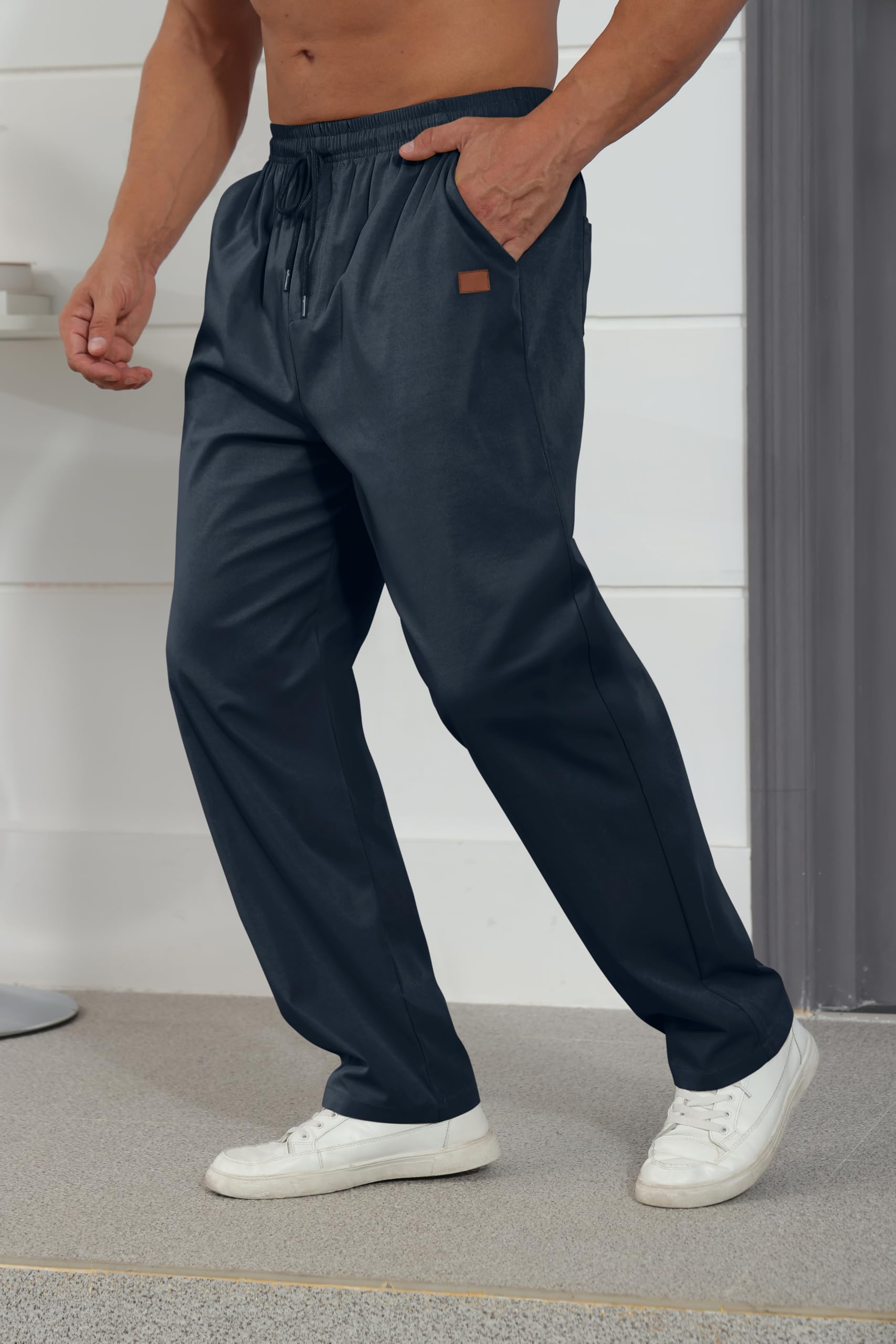 Rela Bota cargo pockets back for versatile storage on the go.
