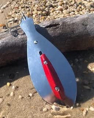 Adjustable keel weight on The Reliable Spoon 8-Inch Bunker Chrome for tailored depth and action