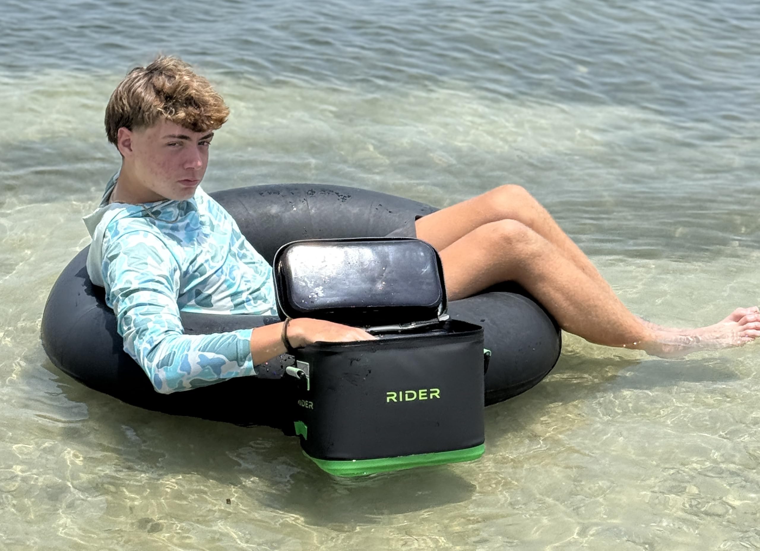 Keeps food and drinks cool for over 24 hours at 90F.