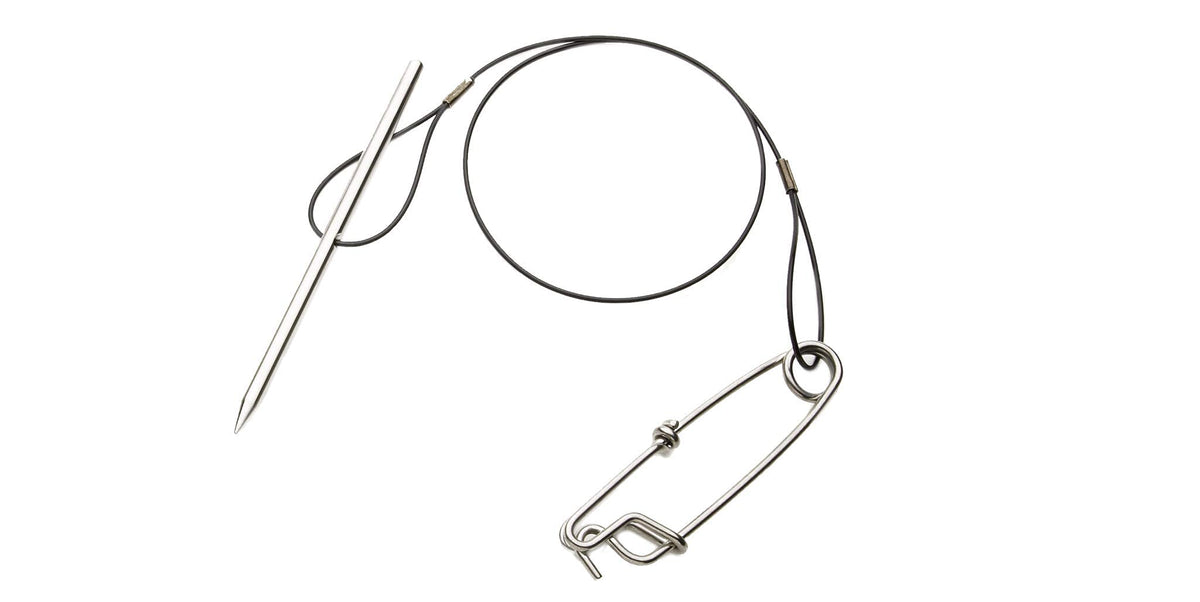 Riffe fish stringer with quick clip secures catch during spearfishing.