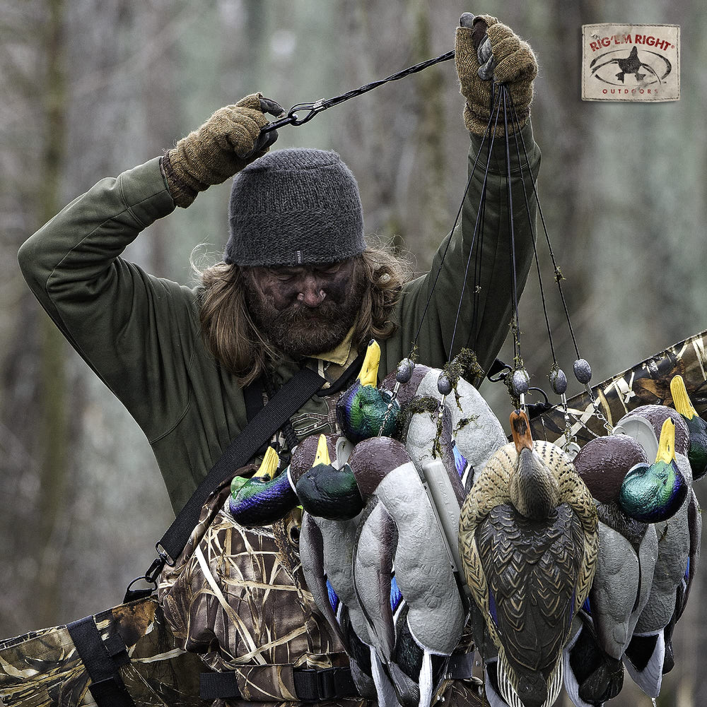 Rig Em Right carabiner clips enable quick rig adjustments.