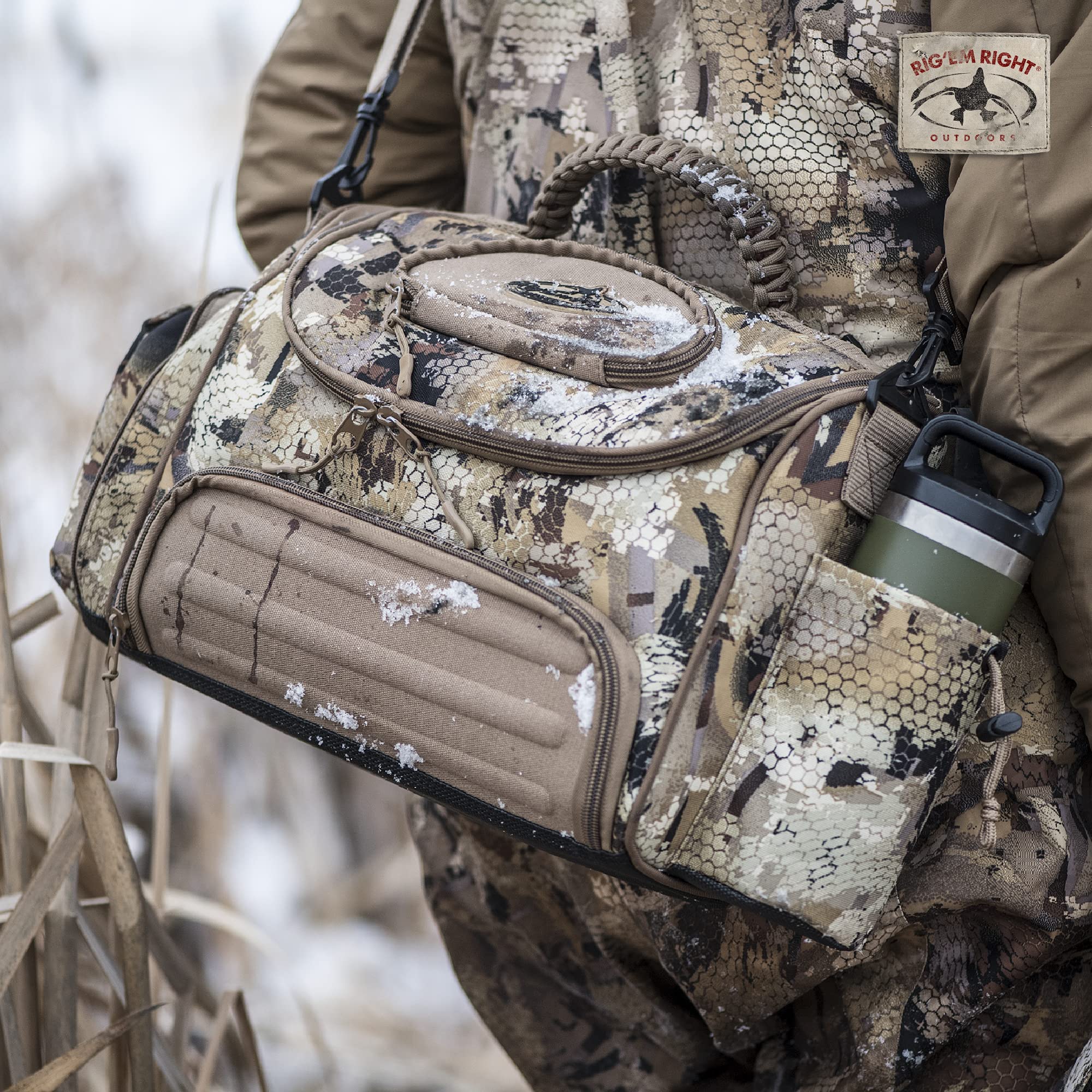Rig Em Right waterfowl bag Optifade Marsh camo blends with marsh surroundings.