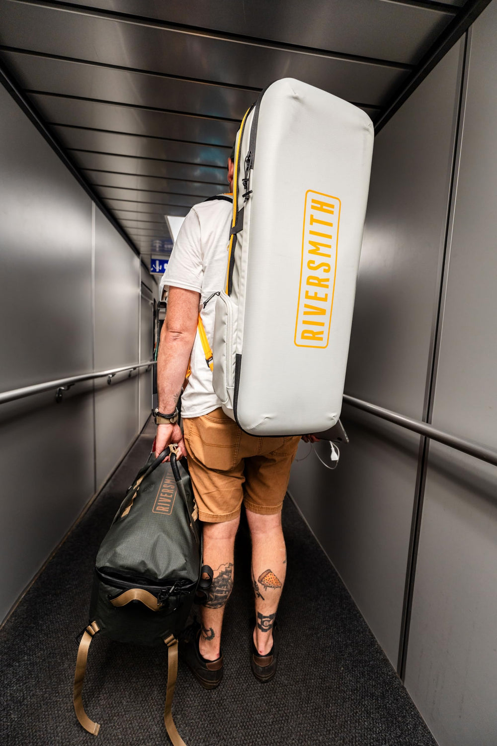 RiverSmith Convoy travel-ready exterior shows durable, protective zippers and padding