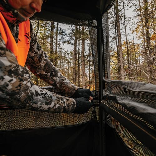 Rivers Edge Ardisam blind enclosure showing 360-degree windows for versatile shooting.