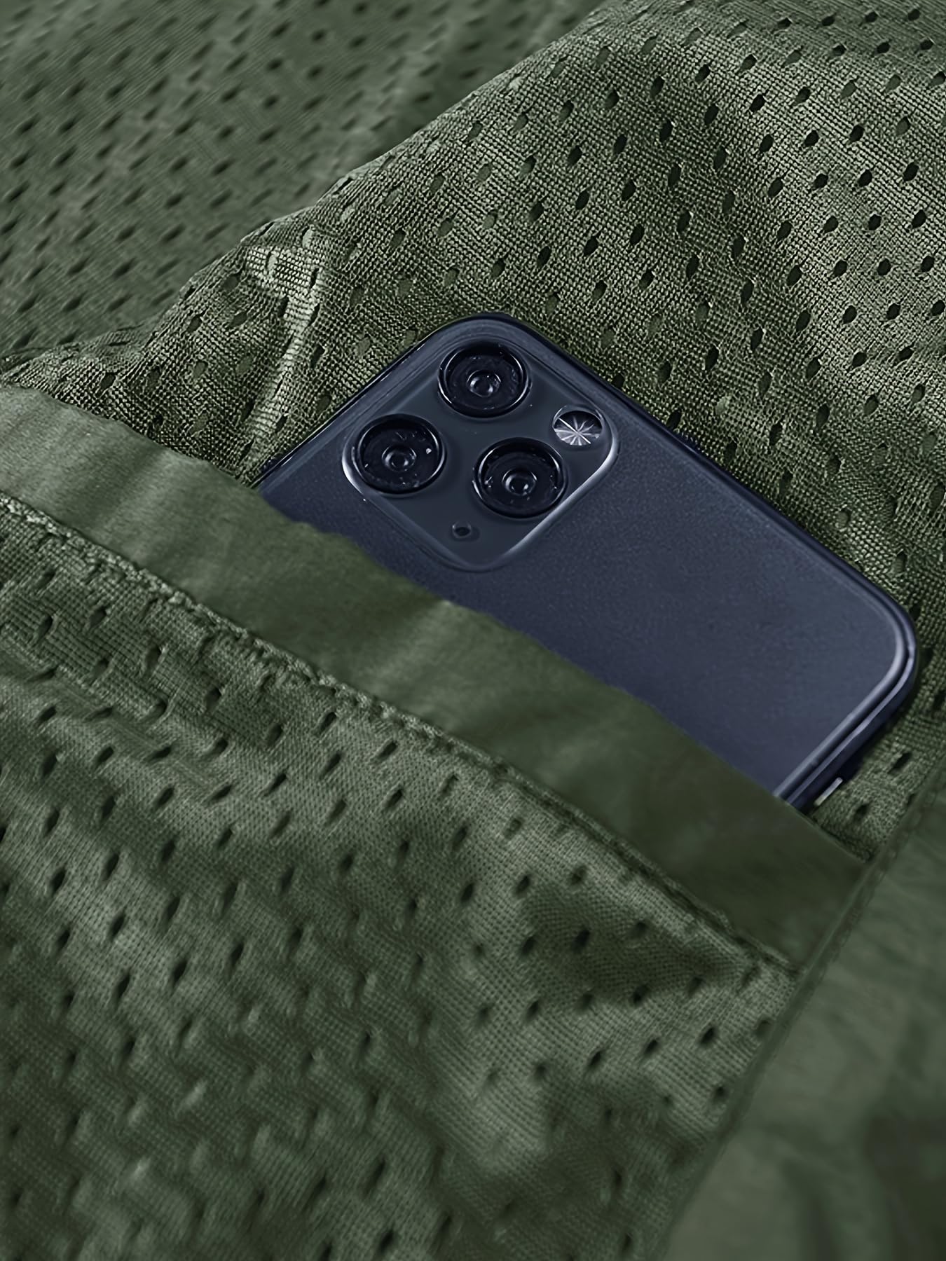 ROAMUNCH's water-resistant shell protects light rain while maintaining breathability.