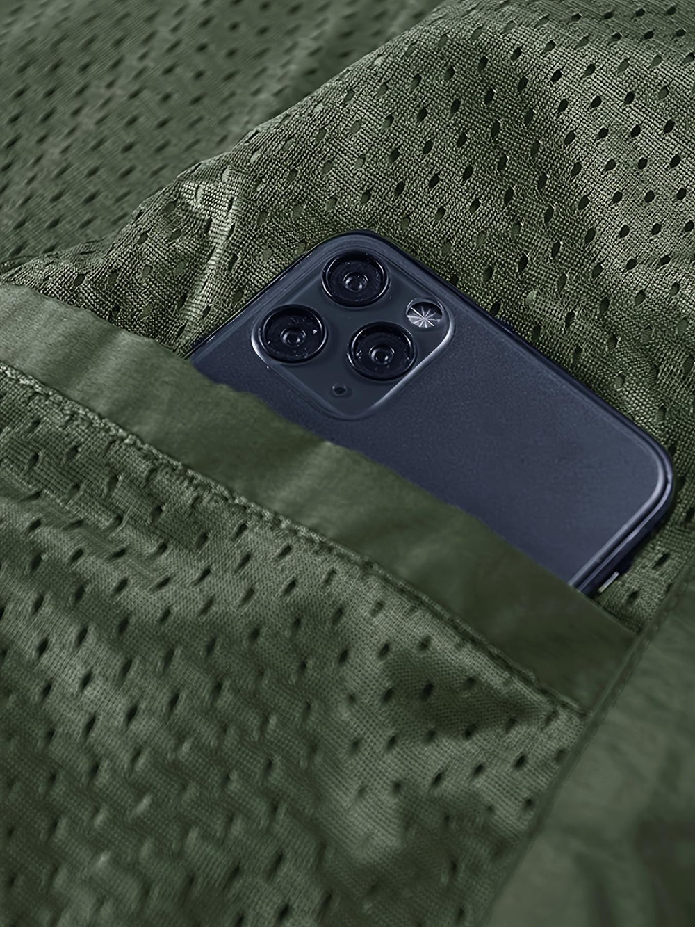 ROAMUNCH's water-resistant shell protects light rain while maintaining breathability.