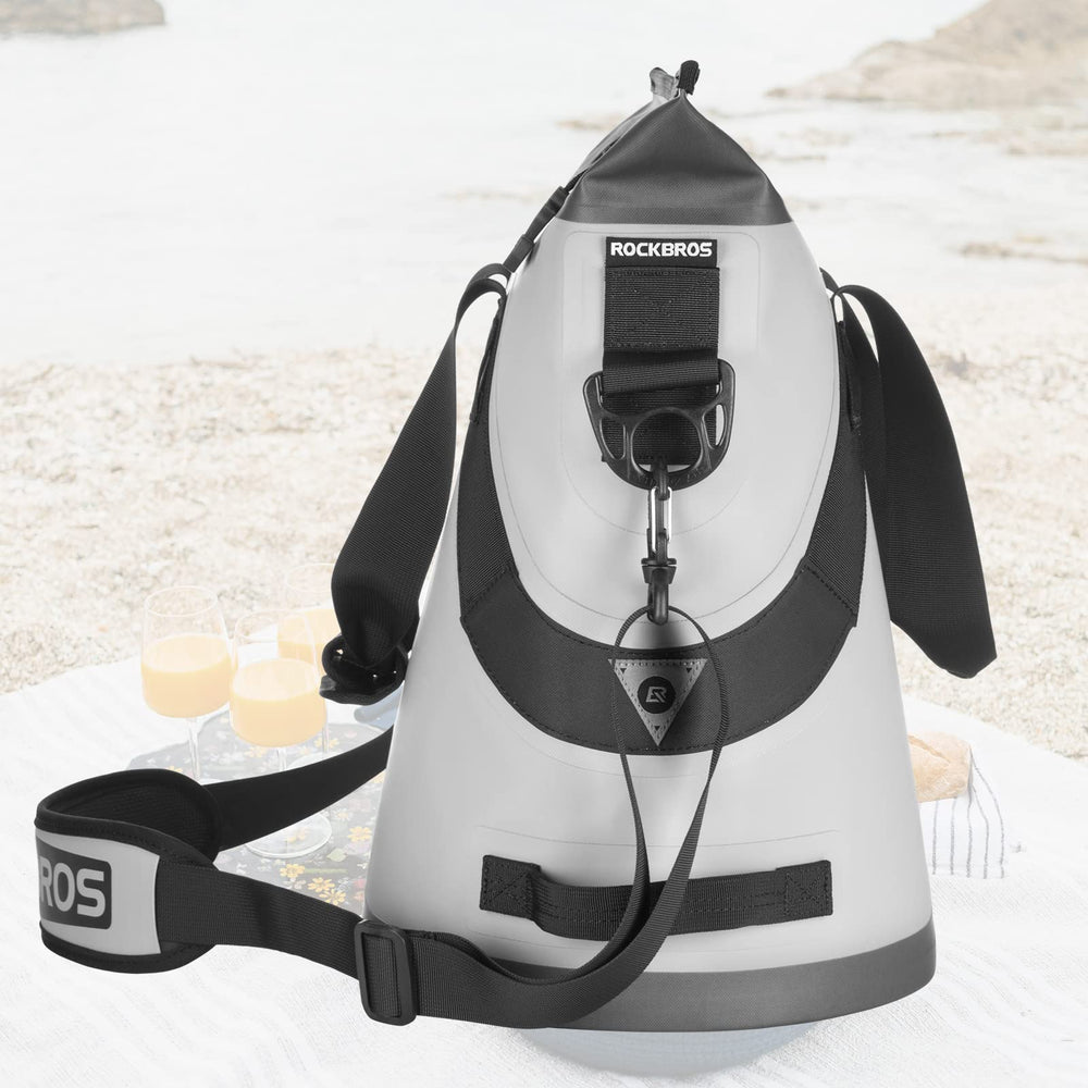 ROCKBROS leak-proof zipper demonstrates reliable sealing for beach and boating adventures