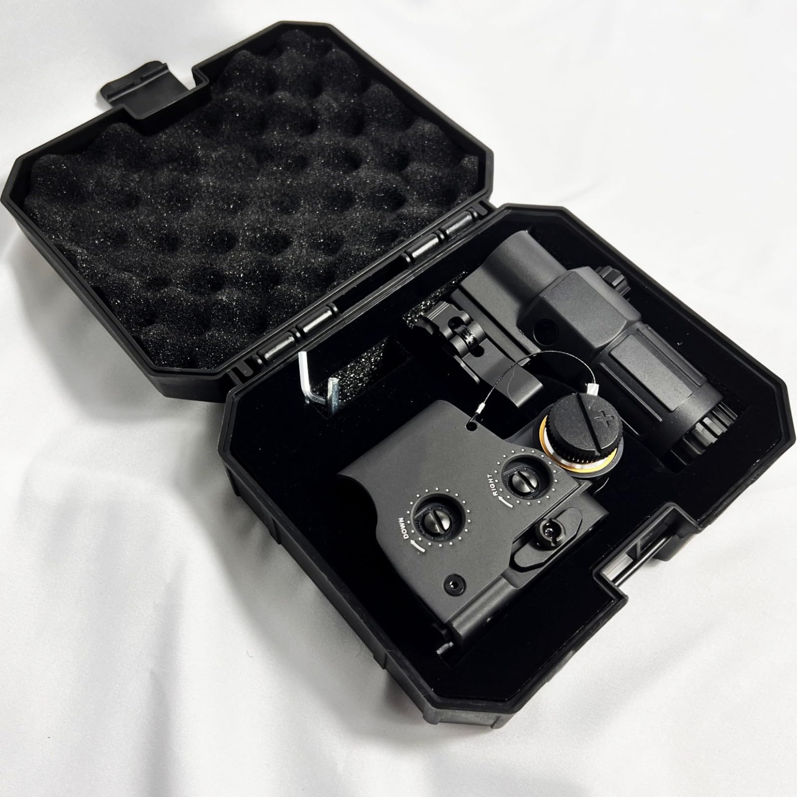 Rokilacen G33 magnifier 3x view enhances distant target clarity.