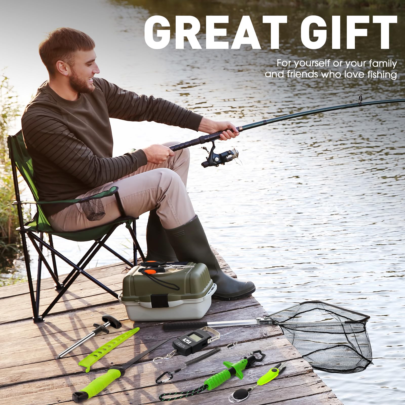 RoundFunny protective gloves provide grip and hand protection during fishing tasks.