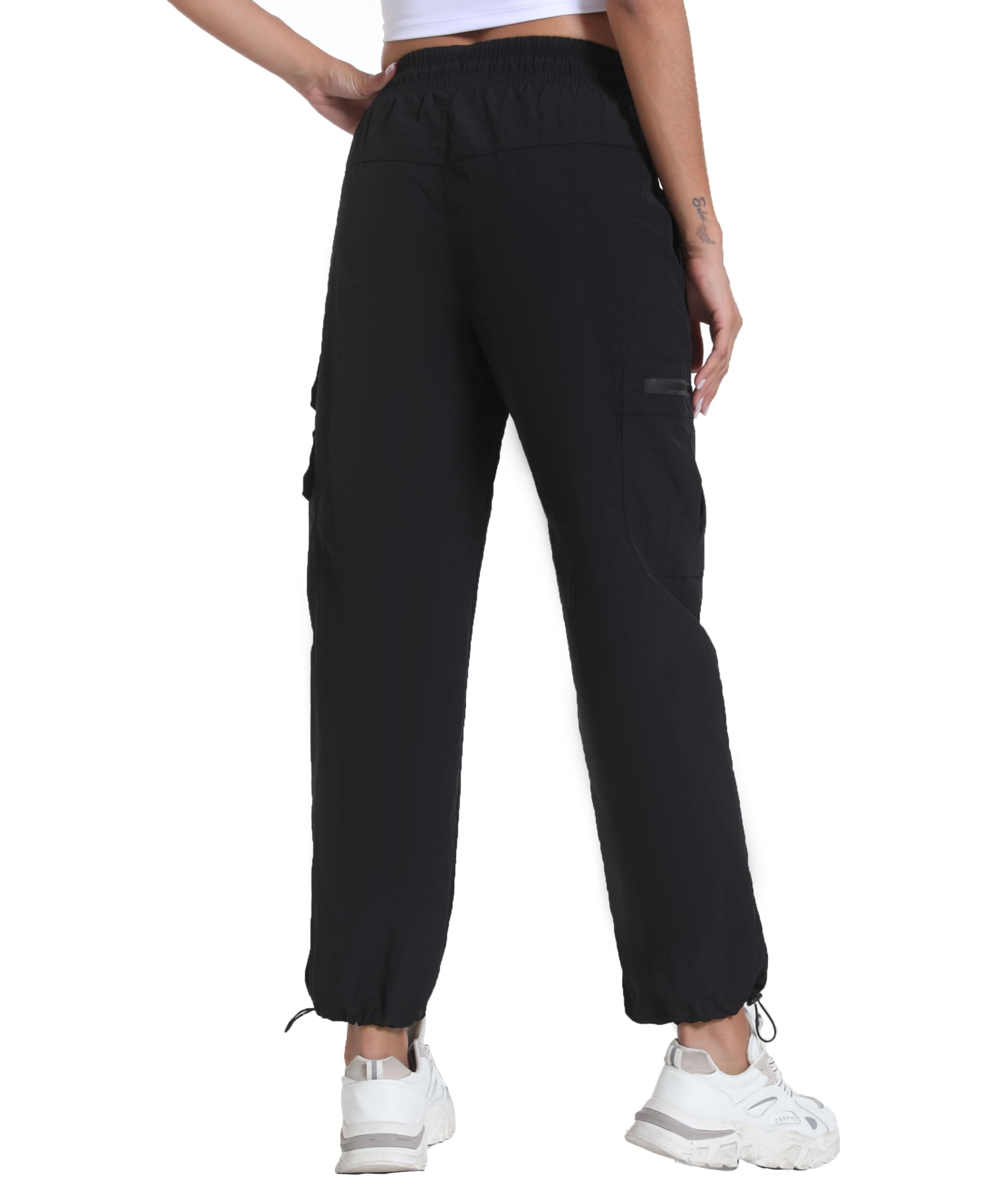 Rrosseyz women's hiking pants quick-dry fabric demonstrates breathable moisture-wicking performance.