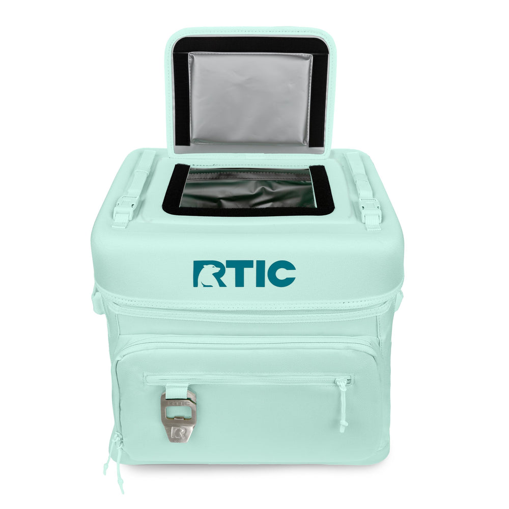 RTIC leakproof liner and waterproof bottom keep contents dry during travel