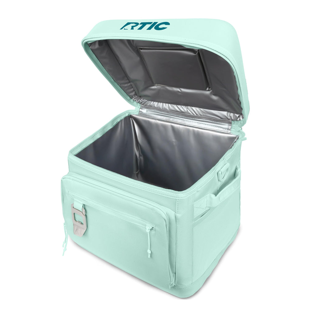 RTIC quick-grab lid hatch enables fast drink access outdoors