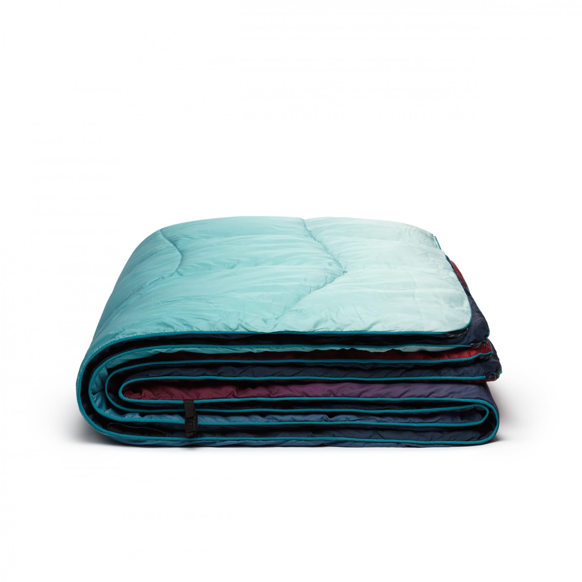 Rumpl Nanoloft Puffy Blanket water resistant DWR coating deflects dampness outdoors