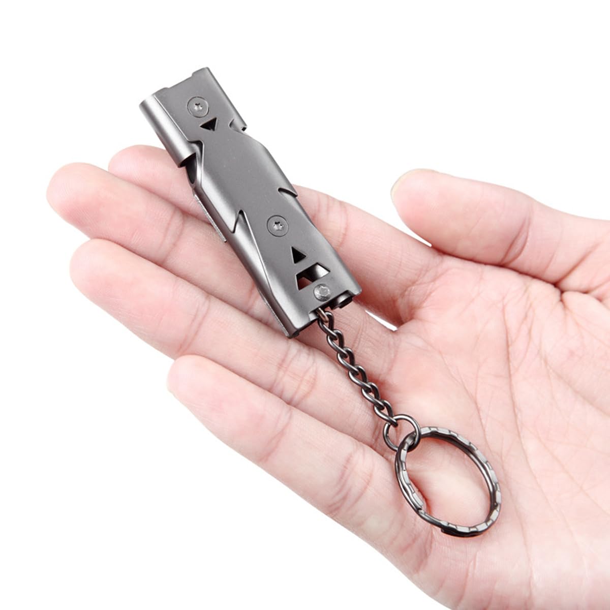 Rungeasini keychain attachment keeps signaling tool handy