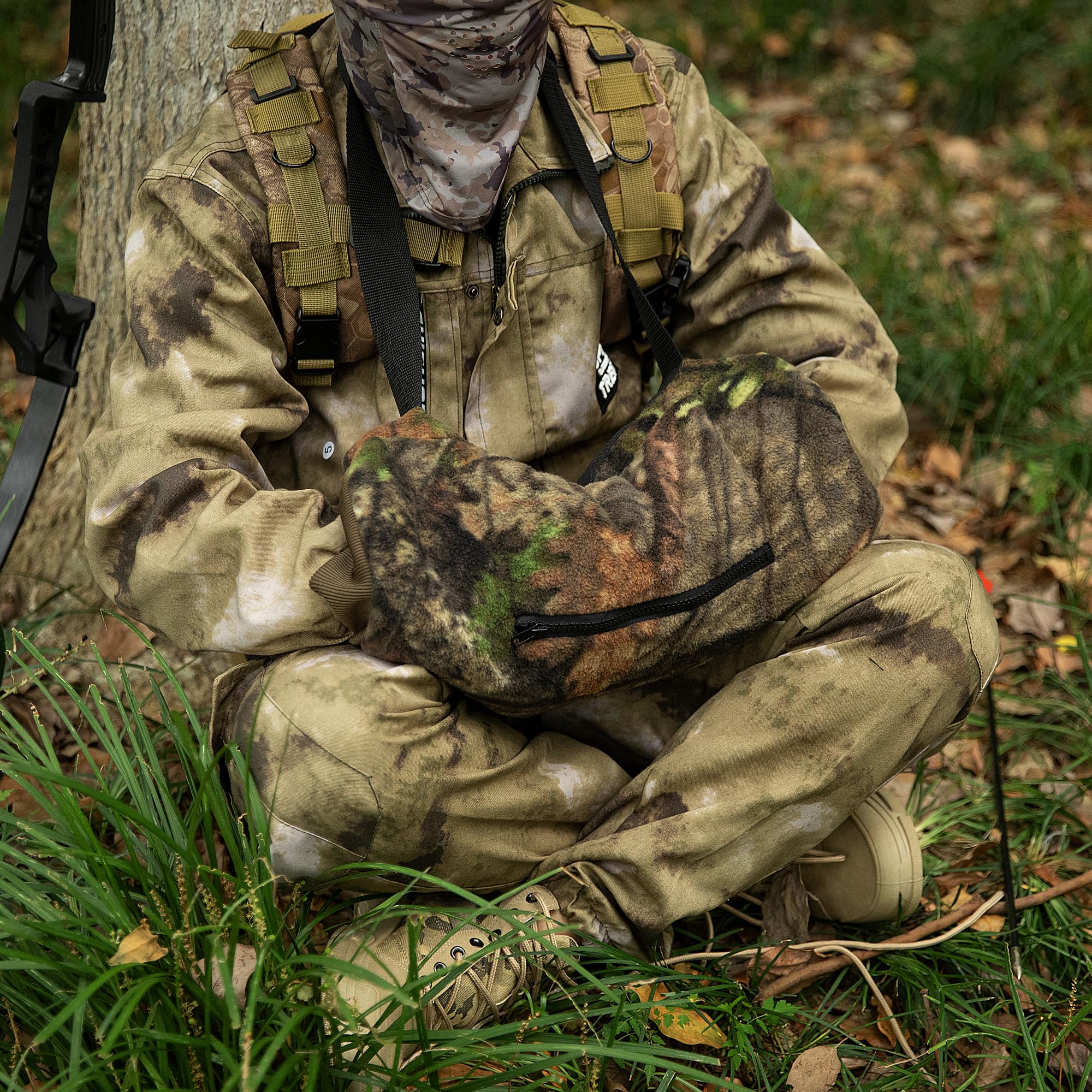 RunNico camo hand muff forest-camo close-up for realistic outdoor concealment.