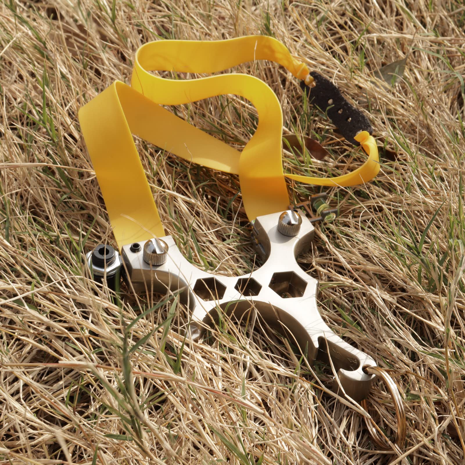 Ruoersi slingshot kit includes bands, sights, and ammo