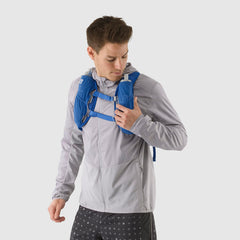 Salomon Agile 2 Set expandable storage pocket holds keys, cards, and light layers.
