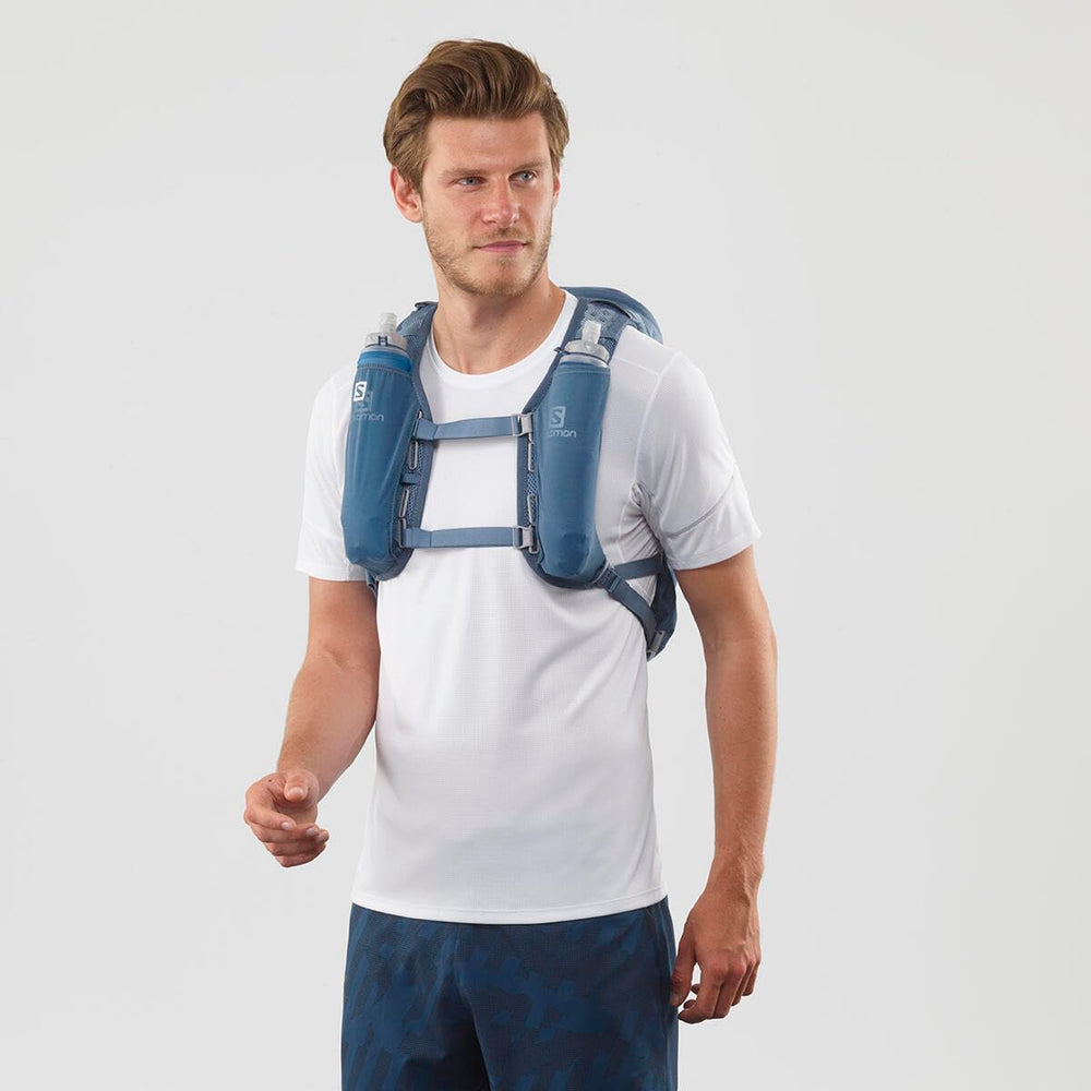 Salomon AGILE 12 stretch pockets securely store on-the-go items