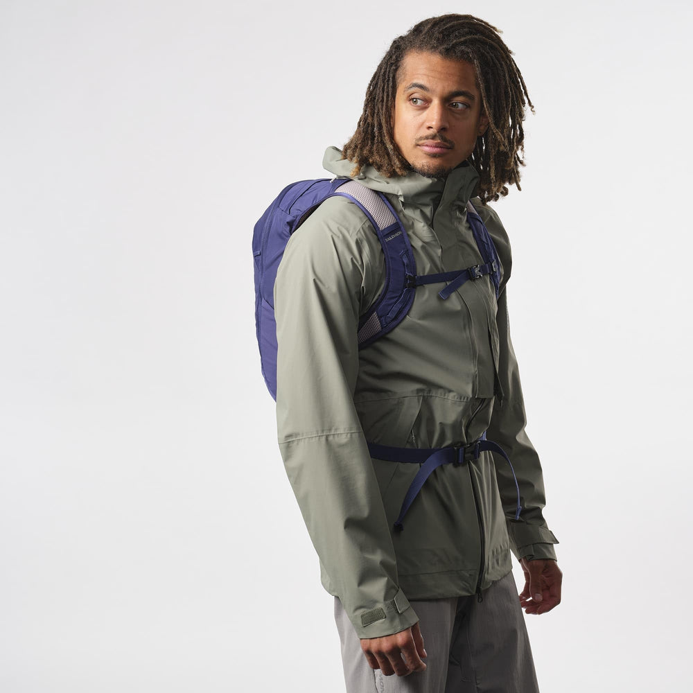 Salomon Trailblazer 10 compartments feature quick-access pockets and hydration sleeve.
