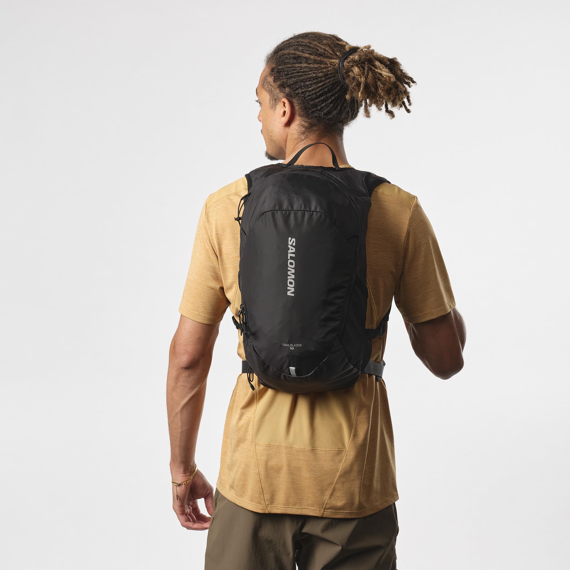 Salomon Trailblazer 10 hydration slot accommodates a reservoir for easy drinking on the go.