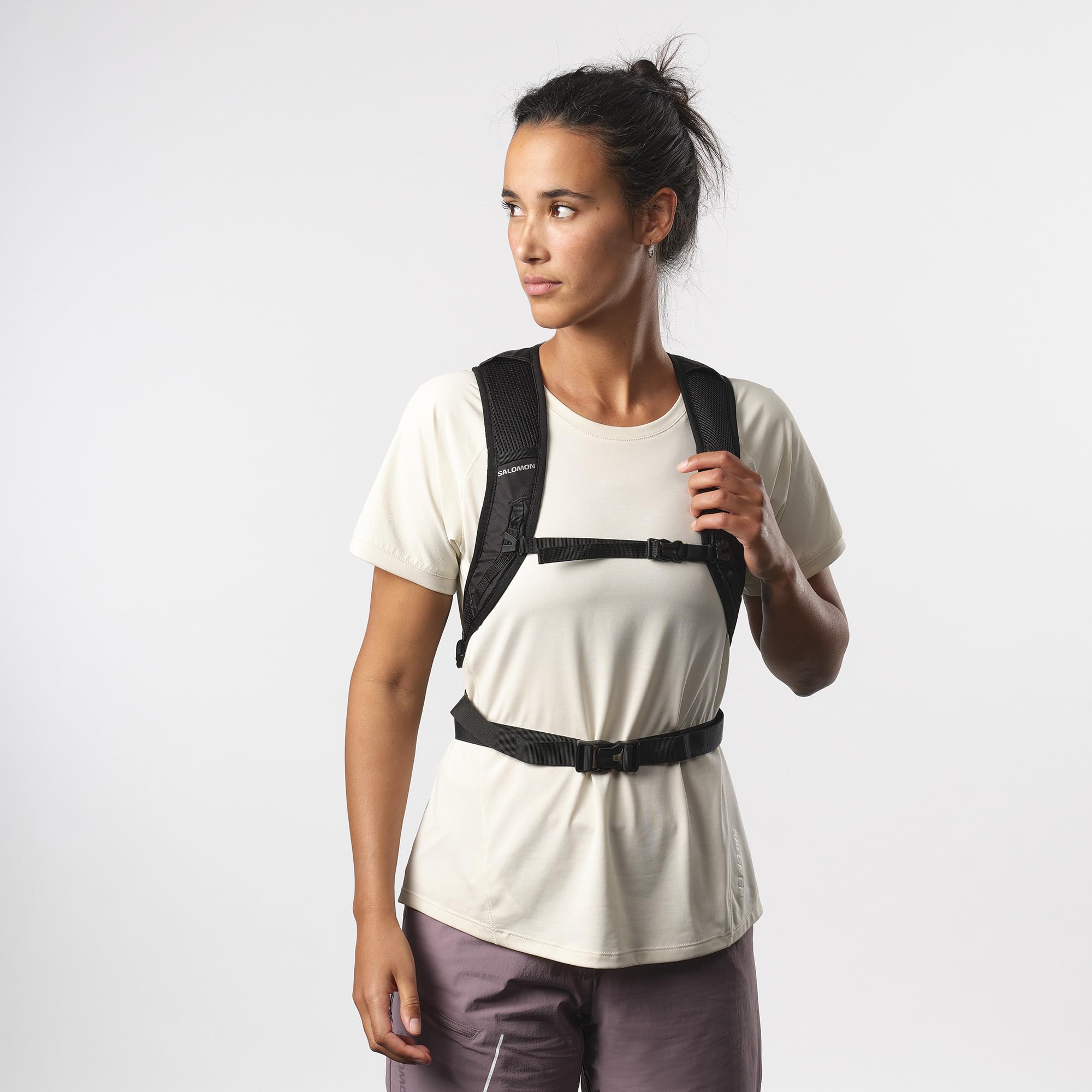 Salomon Trailblazer 10 side pockets offer quick access to small items during hikes.
