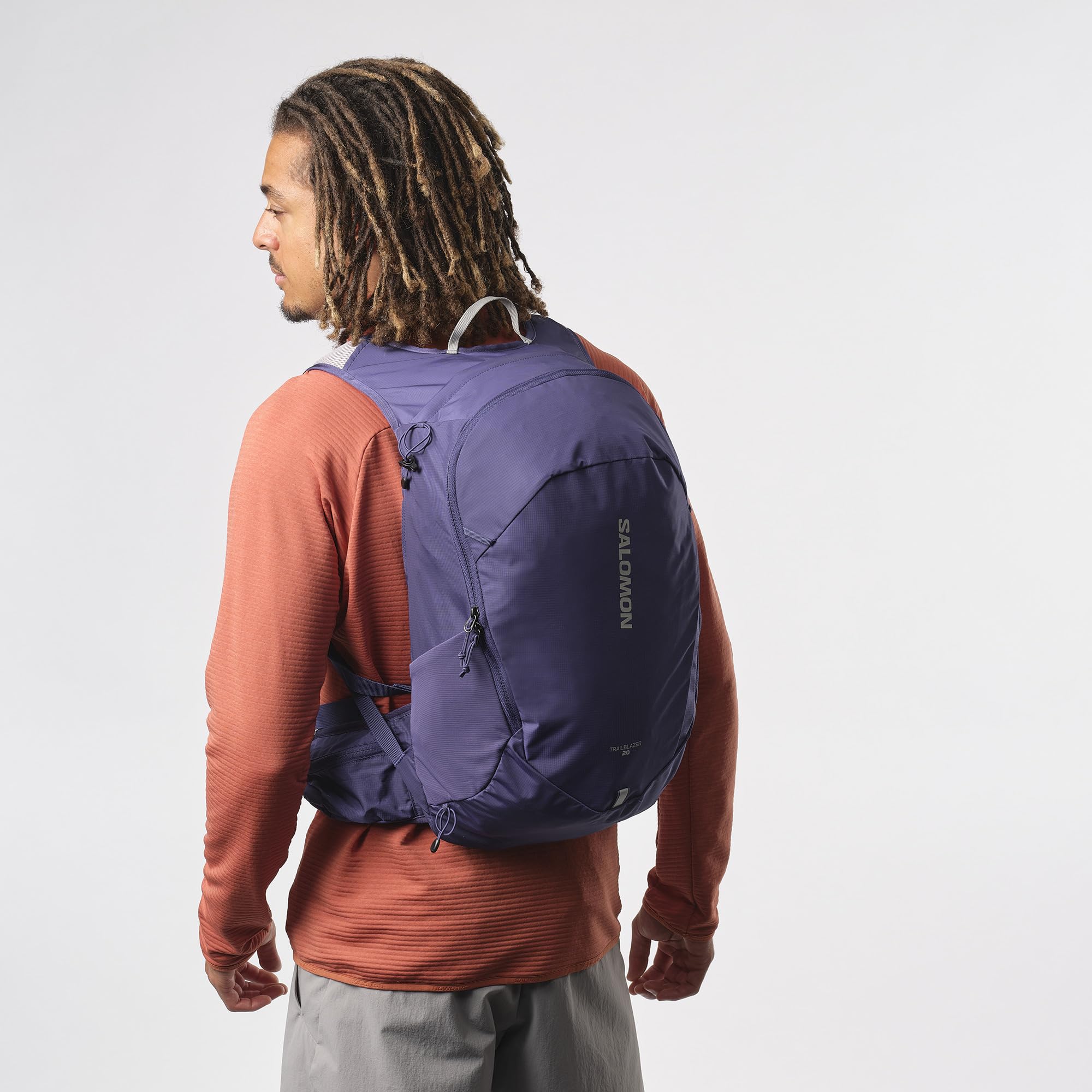 Salomon Trailblazer 20L hydration pocket keeps water accessible on trails